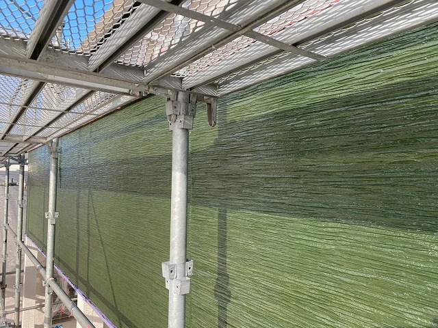 緑区にて経年劣化したサイディングへ外壁塗装の実施、色分けカラーで塗装を実施しました